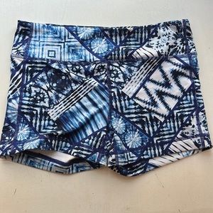 Athleta mid-rise 2.5” inseam shorts, S